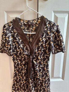 Common Thread Brown Printed Tie-Front V-Neck Women's Top